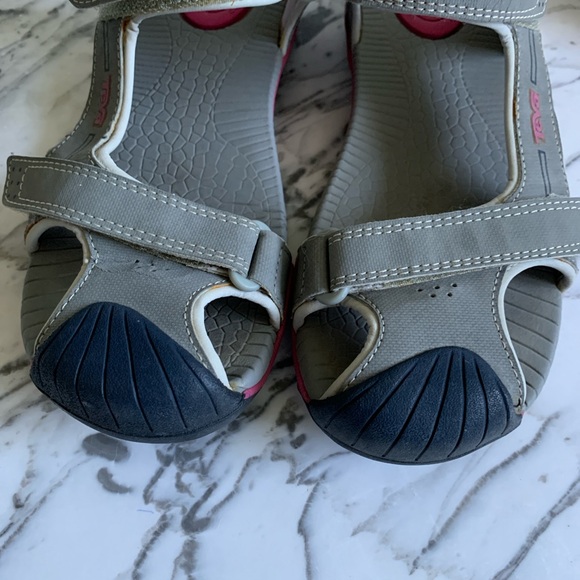 Teva’s Sandals 5 - Picture 4 of 10